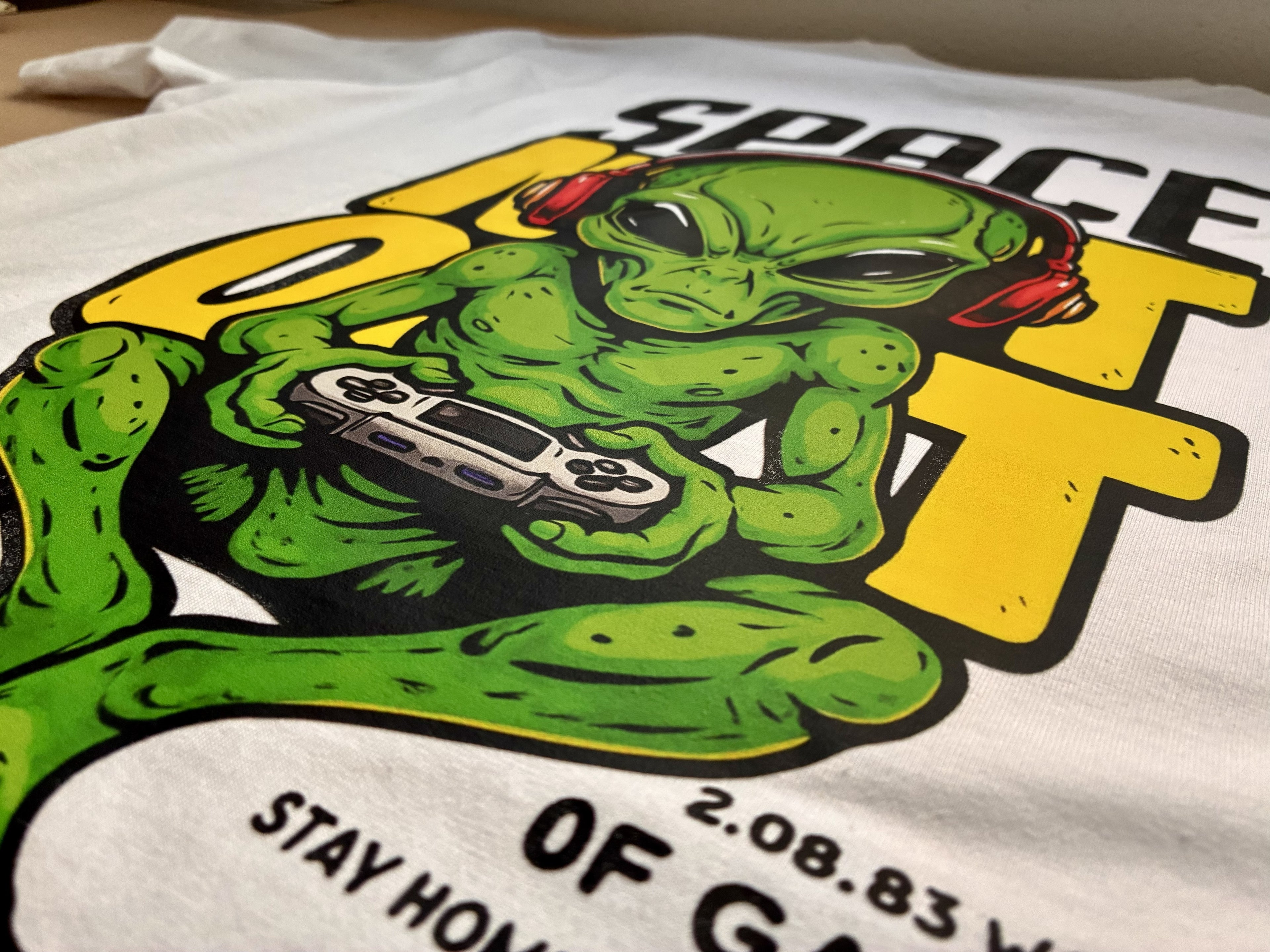 Camiseta Oversized "Alien Gamer" – Space Edition