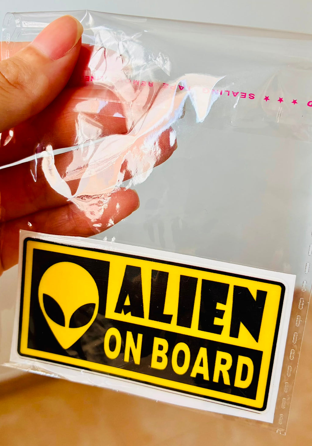 Pegatina Alien on Board DTF UV detalle