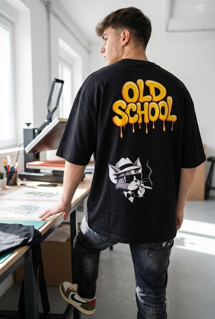 Camiseta Oversize "Old School Cat" – Black Edition