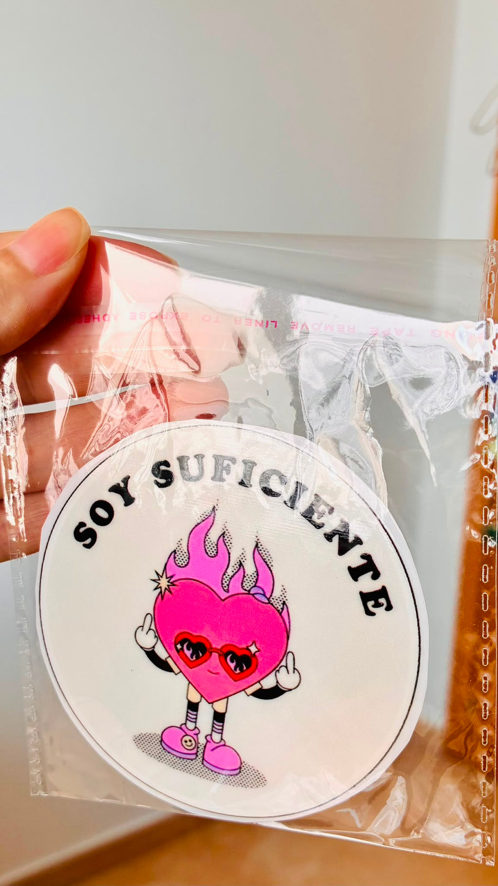 Sticker DTF UV "Soy Suficiente" – Soft Edition