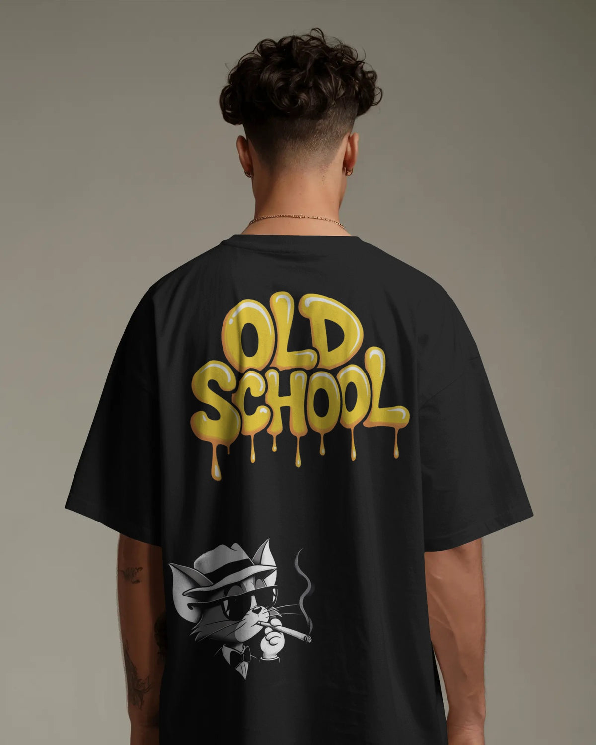 Camiseta Oversized "Old School Cat" – Black Edition